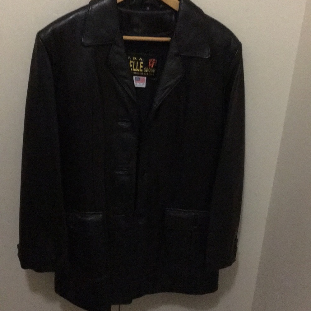 Ladies three-quarter leather jacket